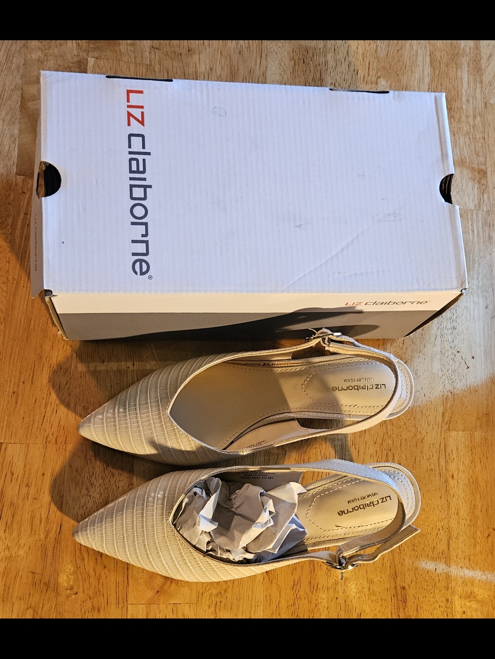 Liz Claiborne Women's Ivory Slingback Pointed Toe Flats